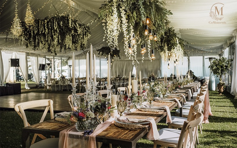Rustic themed wedding idea and decoration
