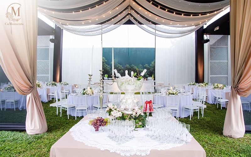 A smalling intimate wedding